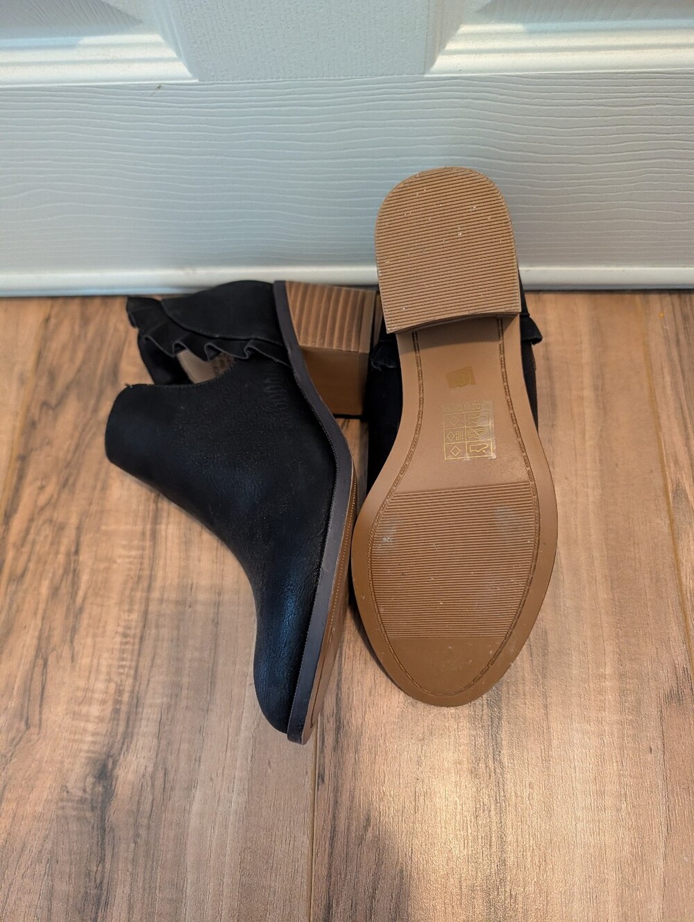 Journee Collection Black Scalloped Ankle Boots - Picture 4 of 4